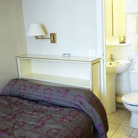 Hotel Riviera Elysees Parigi