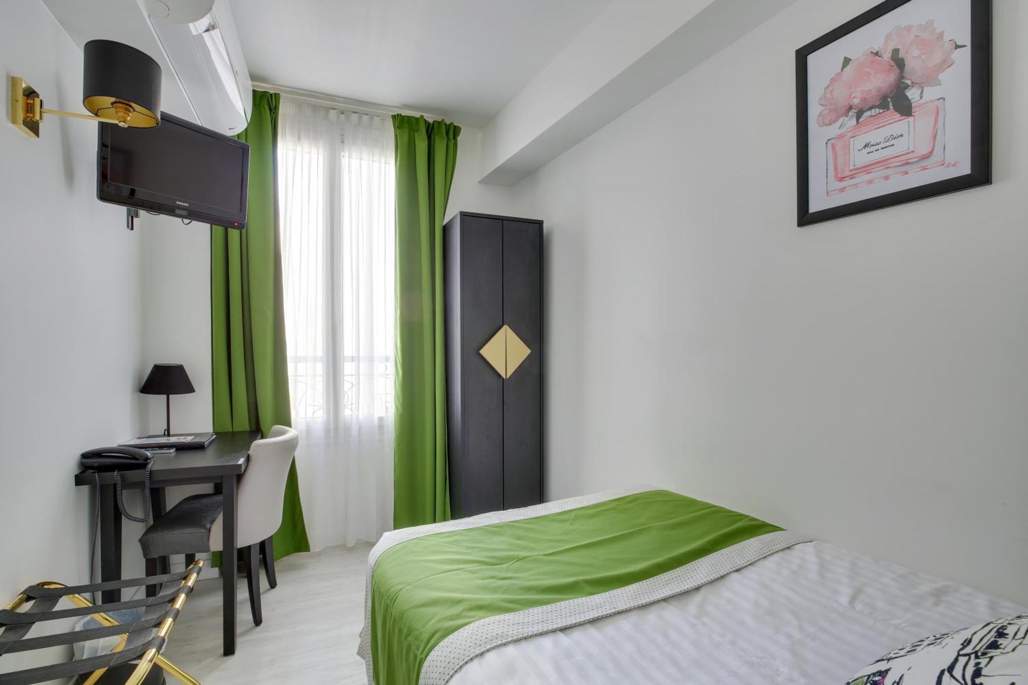 Hotel Riviera Elysees Parigi