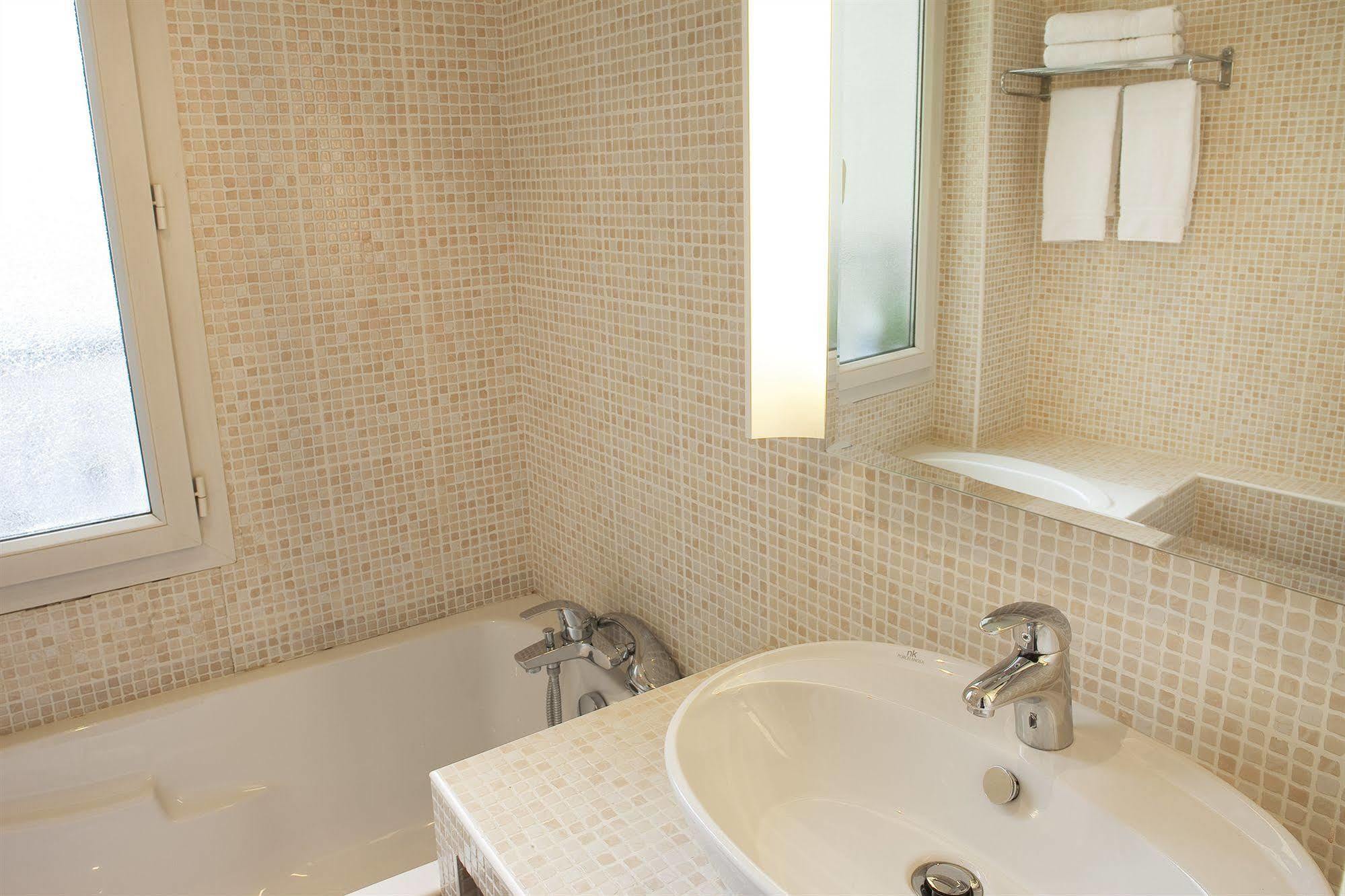 Riviera Elysees Hotel