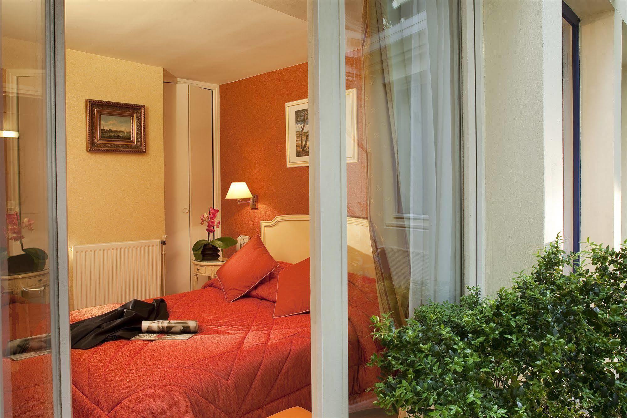 Riviera Elysees 3* Paris